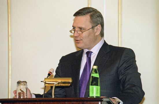 Russian Prime Minister Mikhail Kasyanov visits Romania