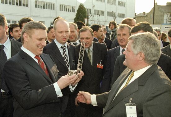 Russian Prime Minister Mikhail Kasyanov visits Romania