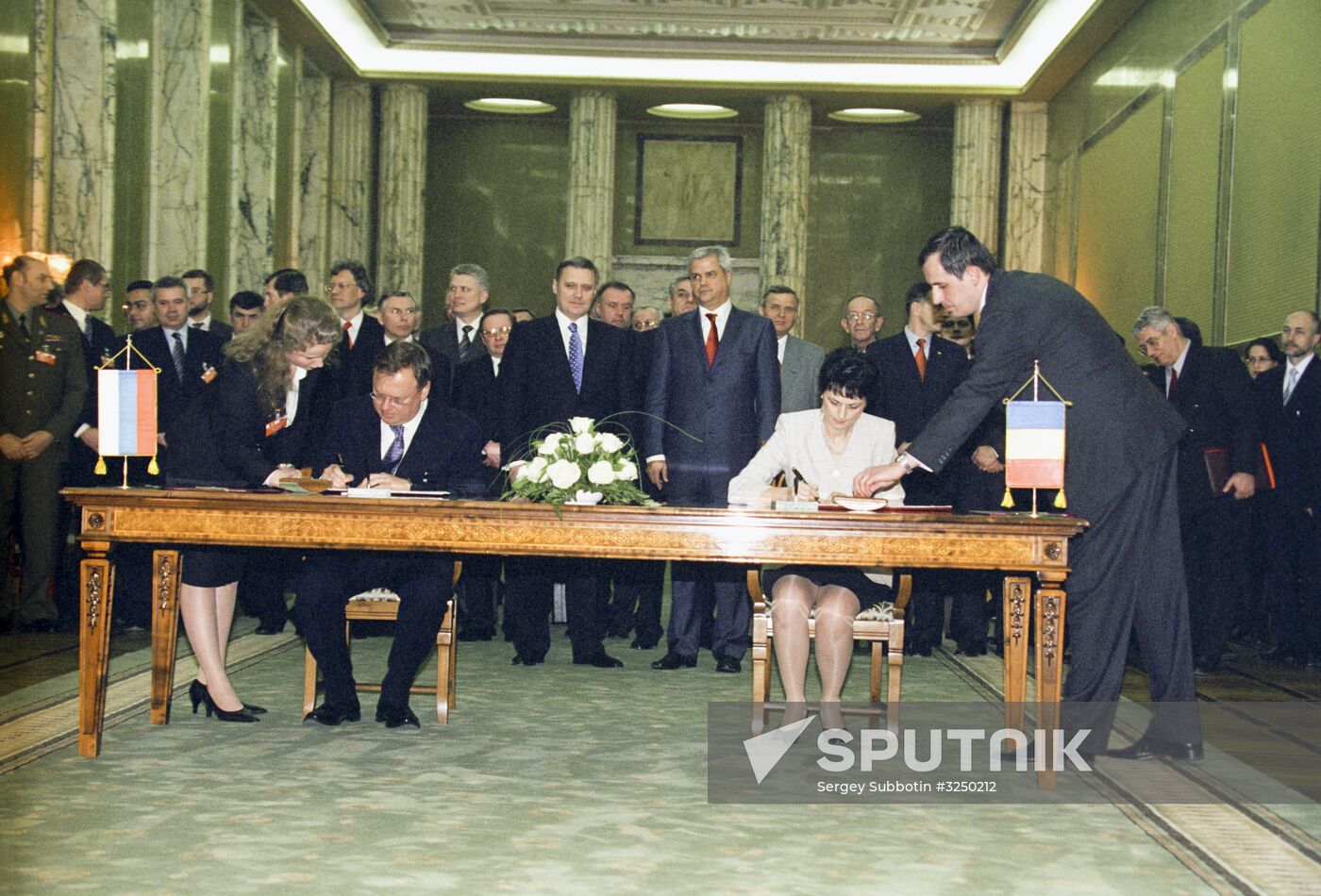 Russian Prime Minister Mikhail Kasyanov visits Romania