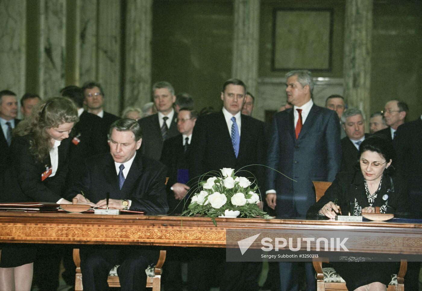 Russian Prime Minister Mikhail Kasyanov visits Romania