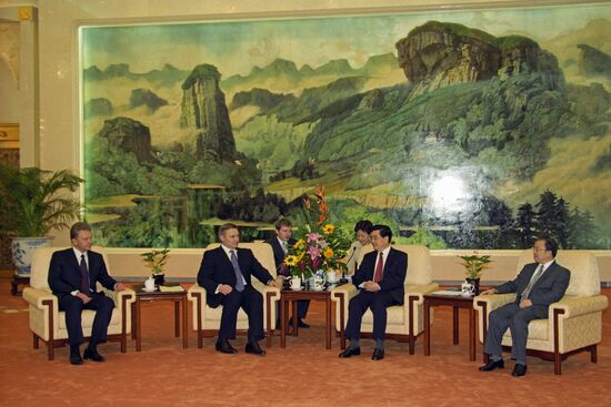 Russian Prime Minister Mikhail Kasyanov's visit to China