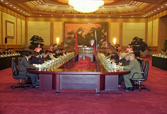 Russian Prime Minister Mikhail Kasyanov's visit to China