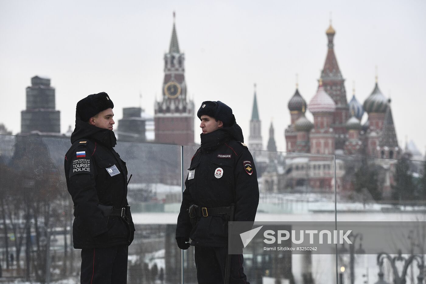 Tourist police units patrol central Moscow