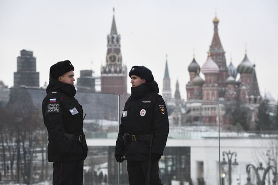 Tourist police units patrol central Moscow