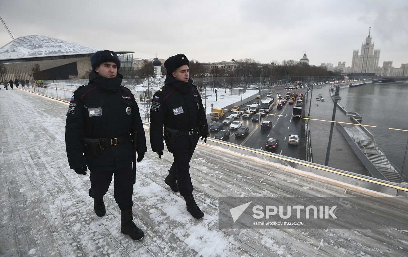 Tourist police units patrol central Moscow