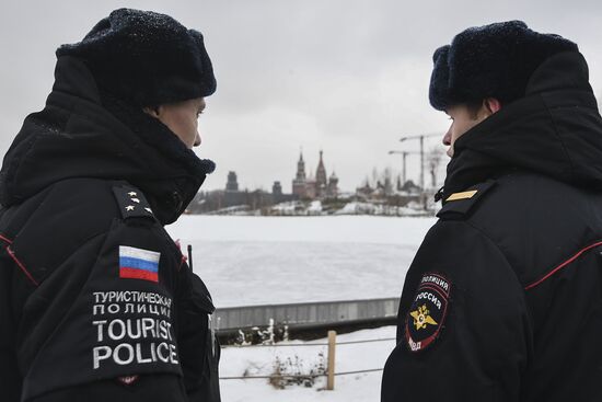 Tourist police units patrol central Moscow