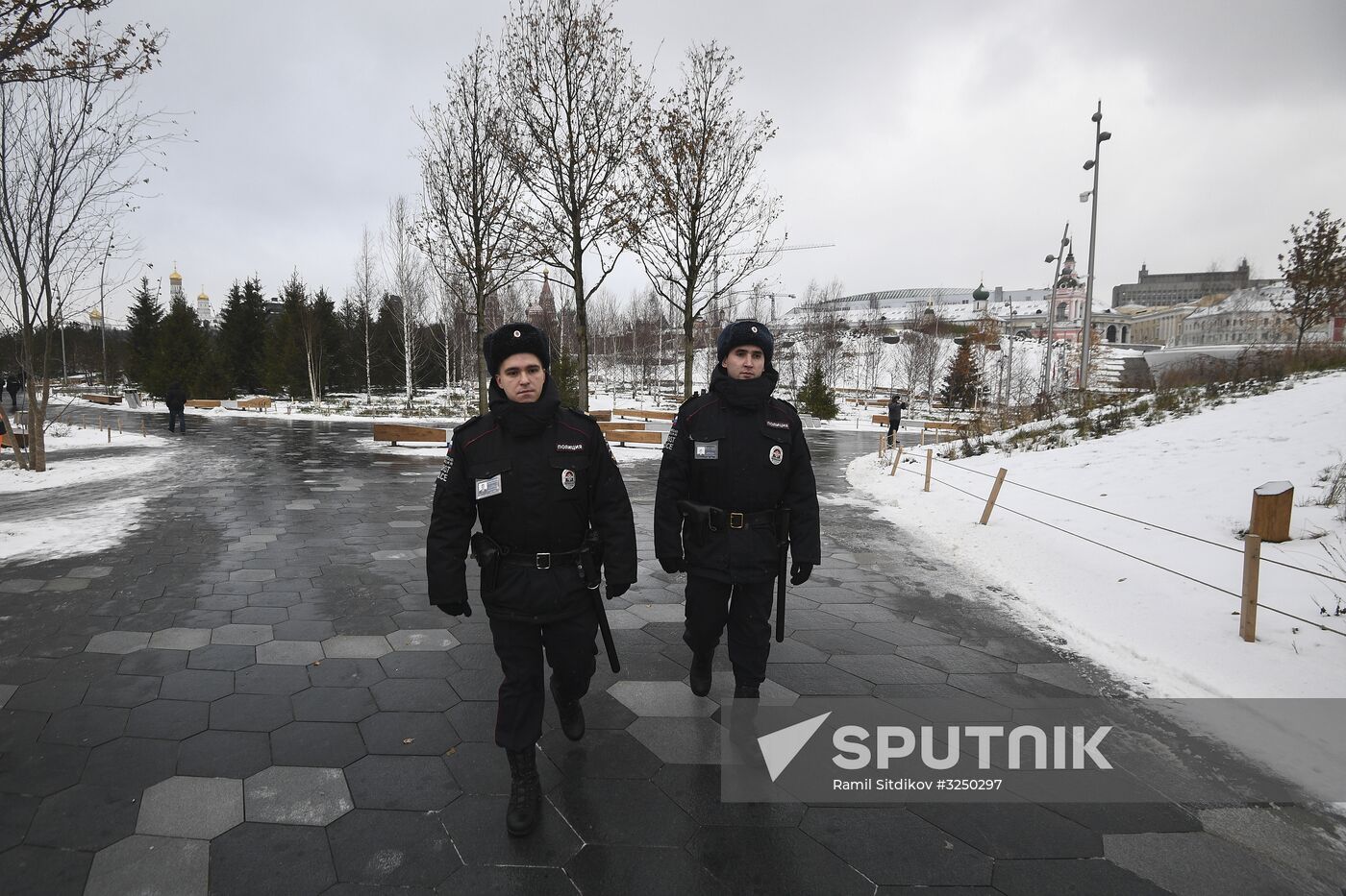 Tourist police units patrol central Moscow