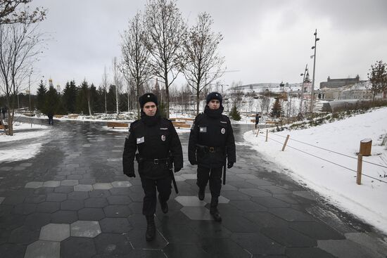Tourist police units patrol central Moscow