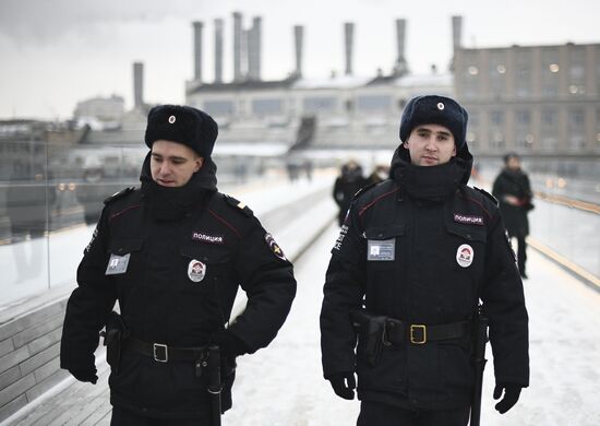 Tourist police units patrol central Moscow