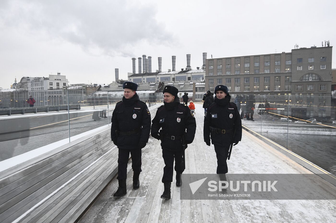 Tourist police units patrol central Moscow