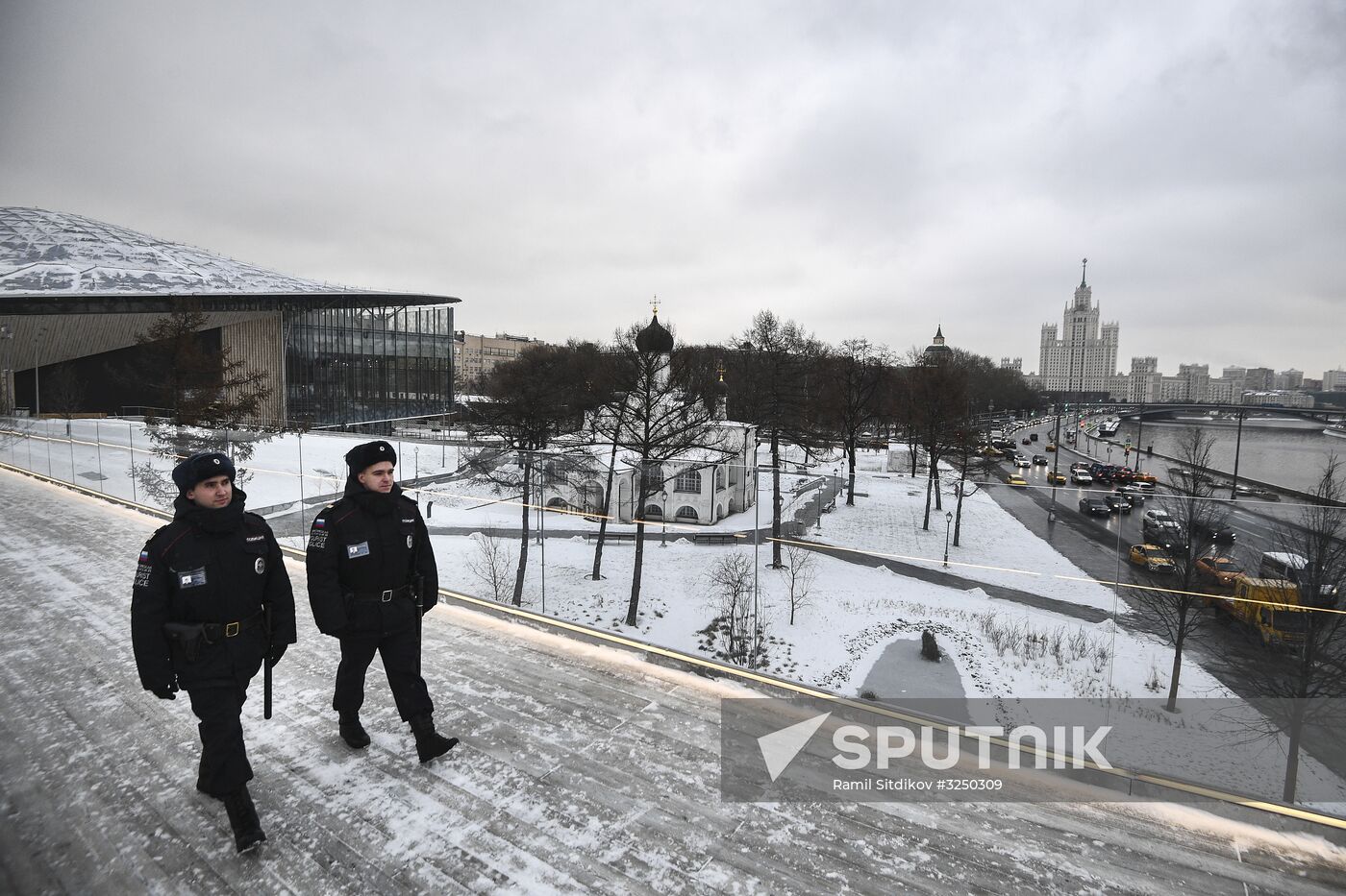 Tourist police units patrol central Moscow