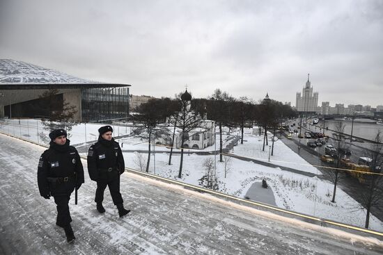 Tourist police units patrol central Moscow