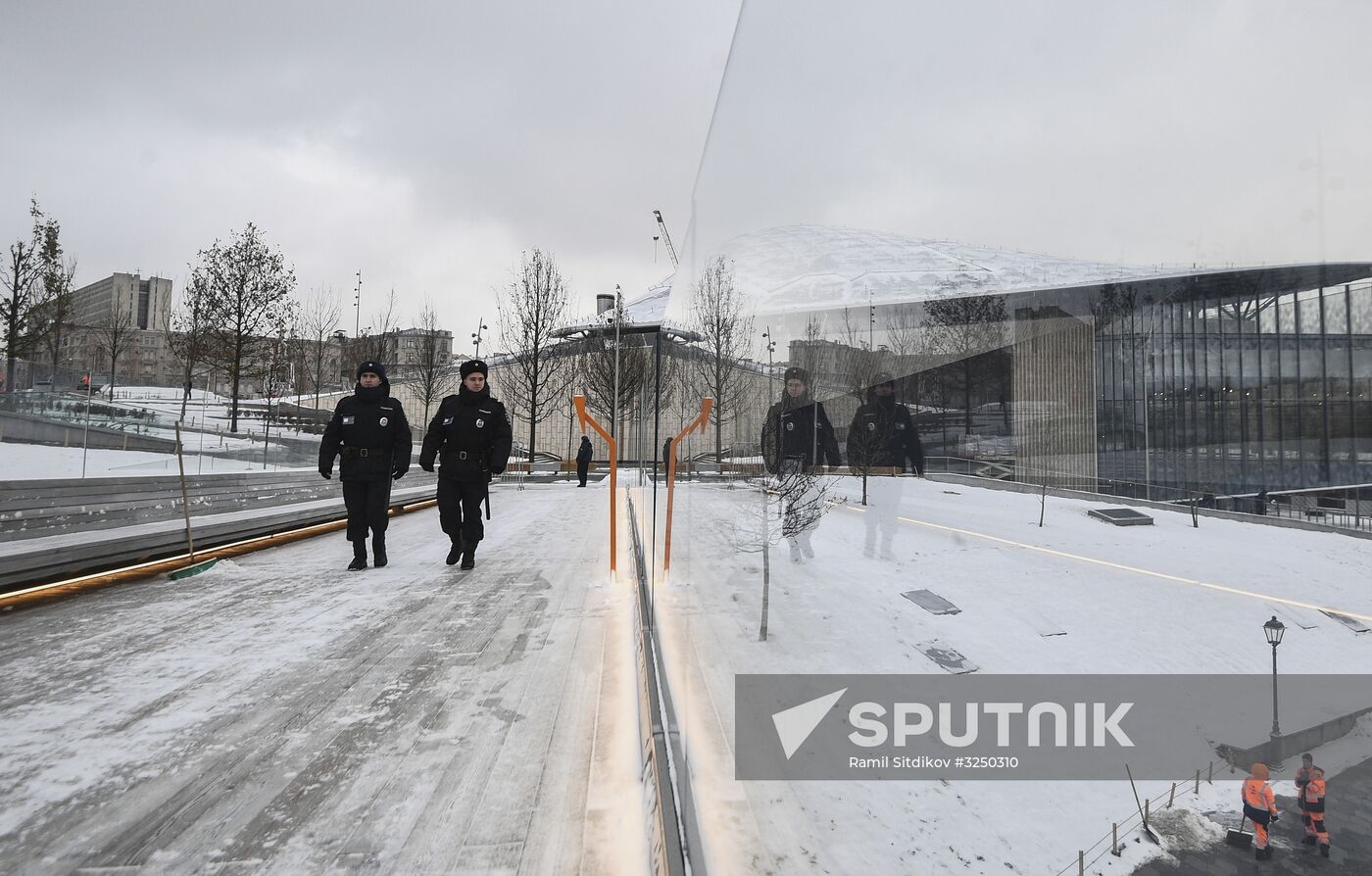 Tourist police units patrol central Moscow