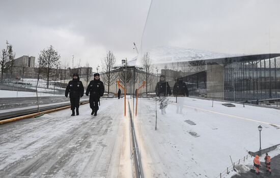 Tourist police units patrol central Moscow