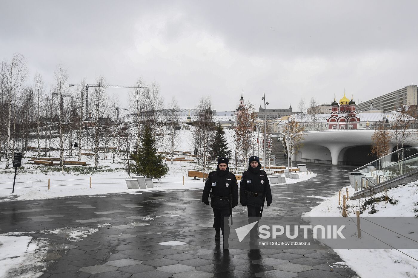Tourist police units patrol central Moscow