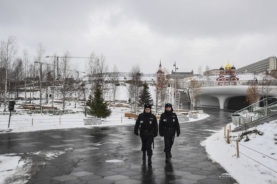 Tourist police units patrol central Moscow