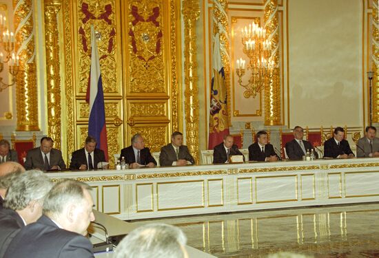State Council meeting on housing and utilities reform