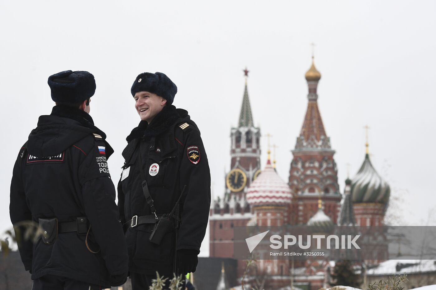 Tourist police units patrol central Moscow