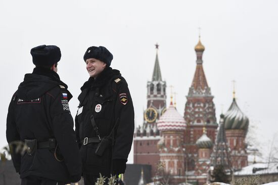 Tourist police units patrol central Moscow