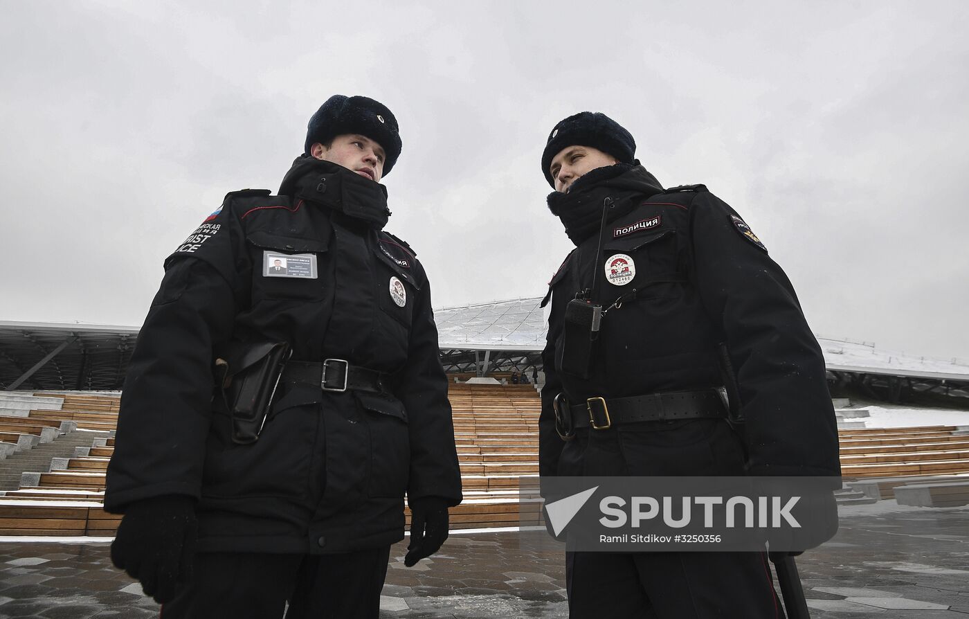 Tourist police units patrol central Moscow