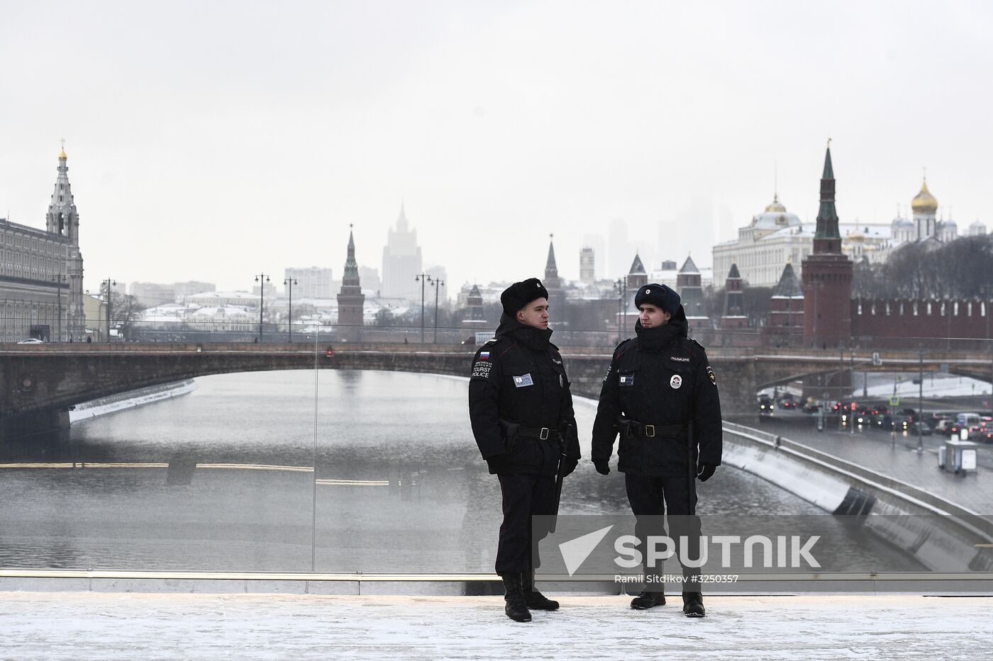 Tourist police units patrol central Moscow