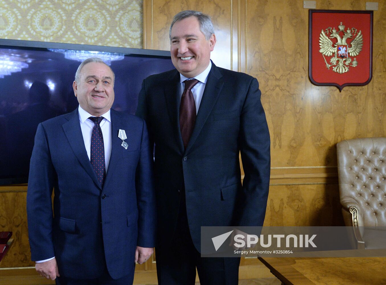 Deputy Prime Minister Dmitry Rogozin presents awards to Saturn aircraft engine manufacturer employees