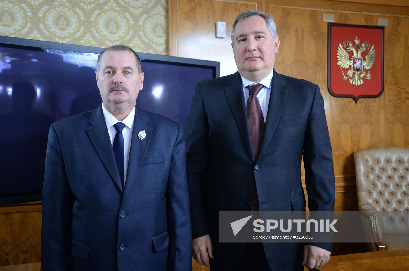 Deputy Prime Minister Dmitry Rogozin presents awards to Saturn aircraft engine manufacturer employees