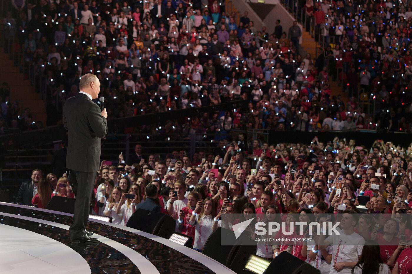 President Vladimir Putin at Volunteer of Russia 2017 award ceremony