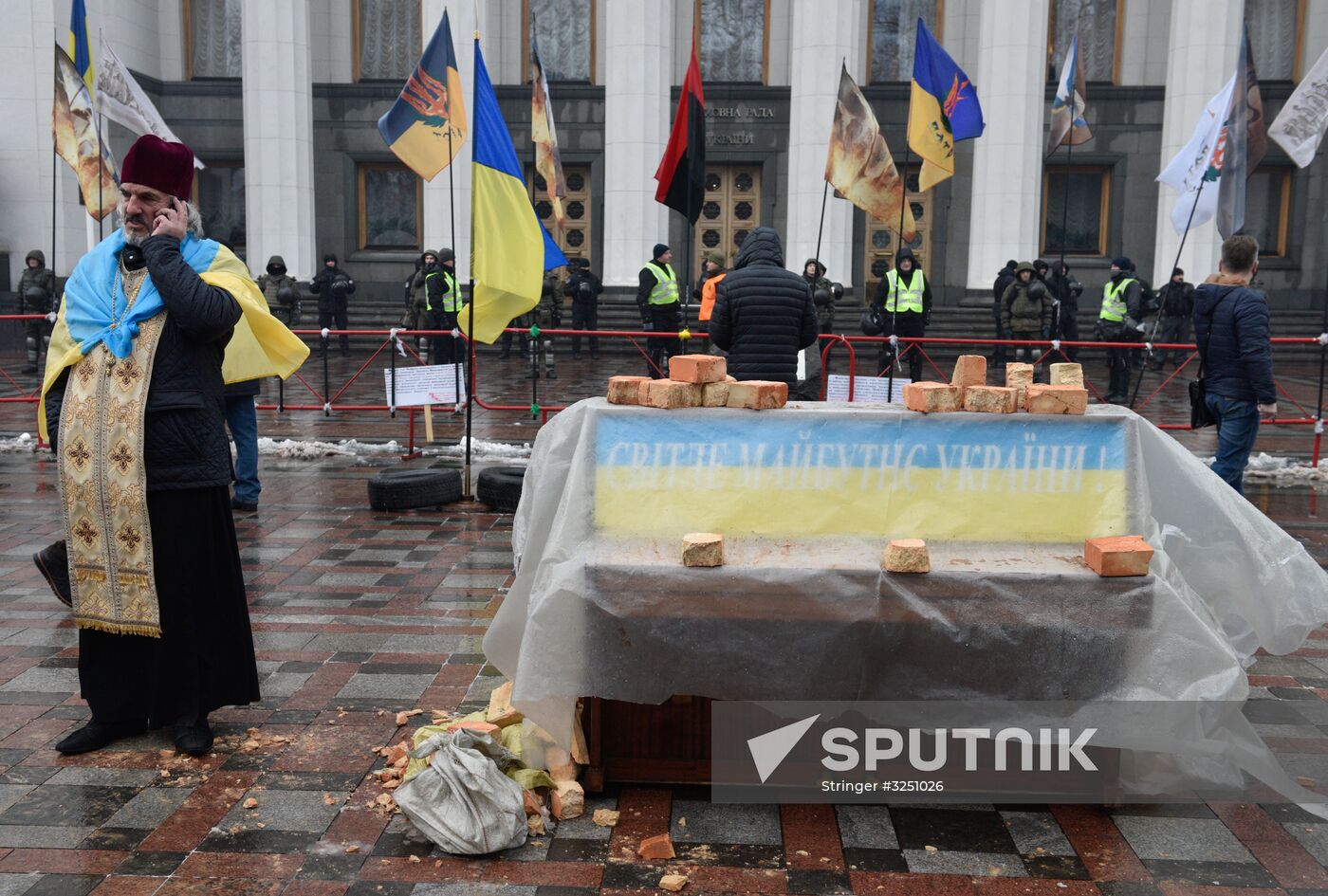 Supporters of Mikheil Saakashvili set up tent camp in the center of Kiev