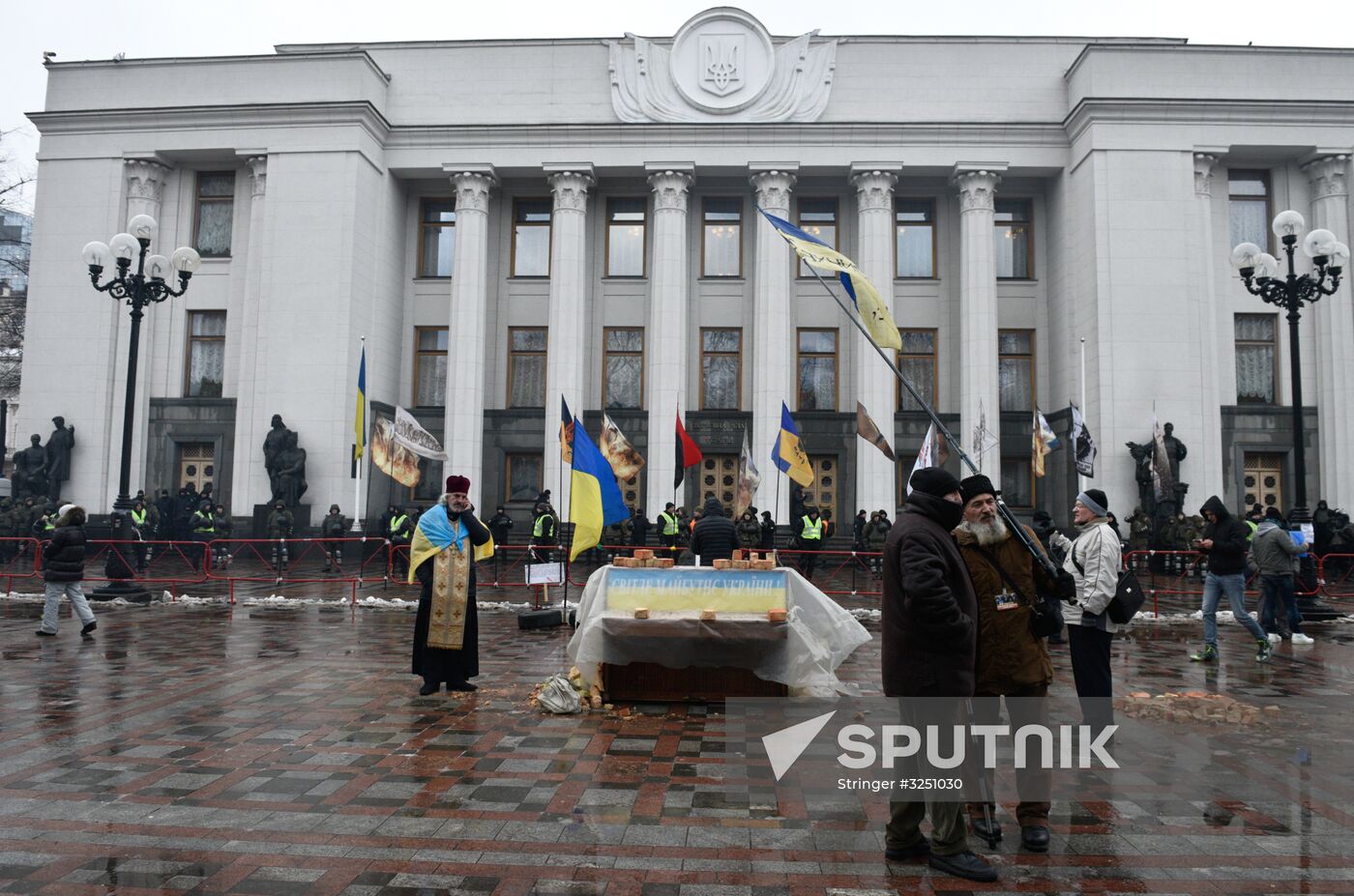 Supporters of Mikheil Saakashvili set up tent camp in the center of Kiev