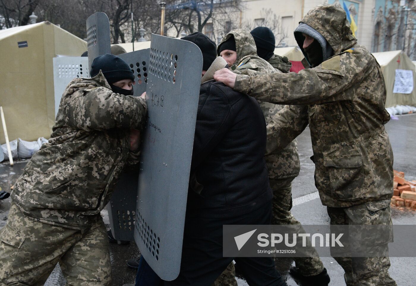 Supporters of Mikheil Saakashvili set up tent camp in the center of Kiev