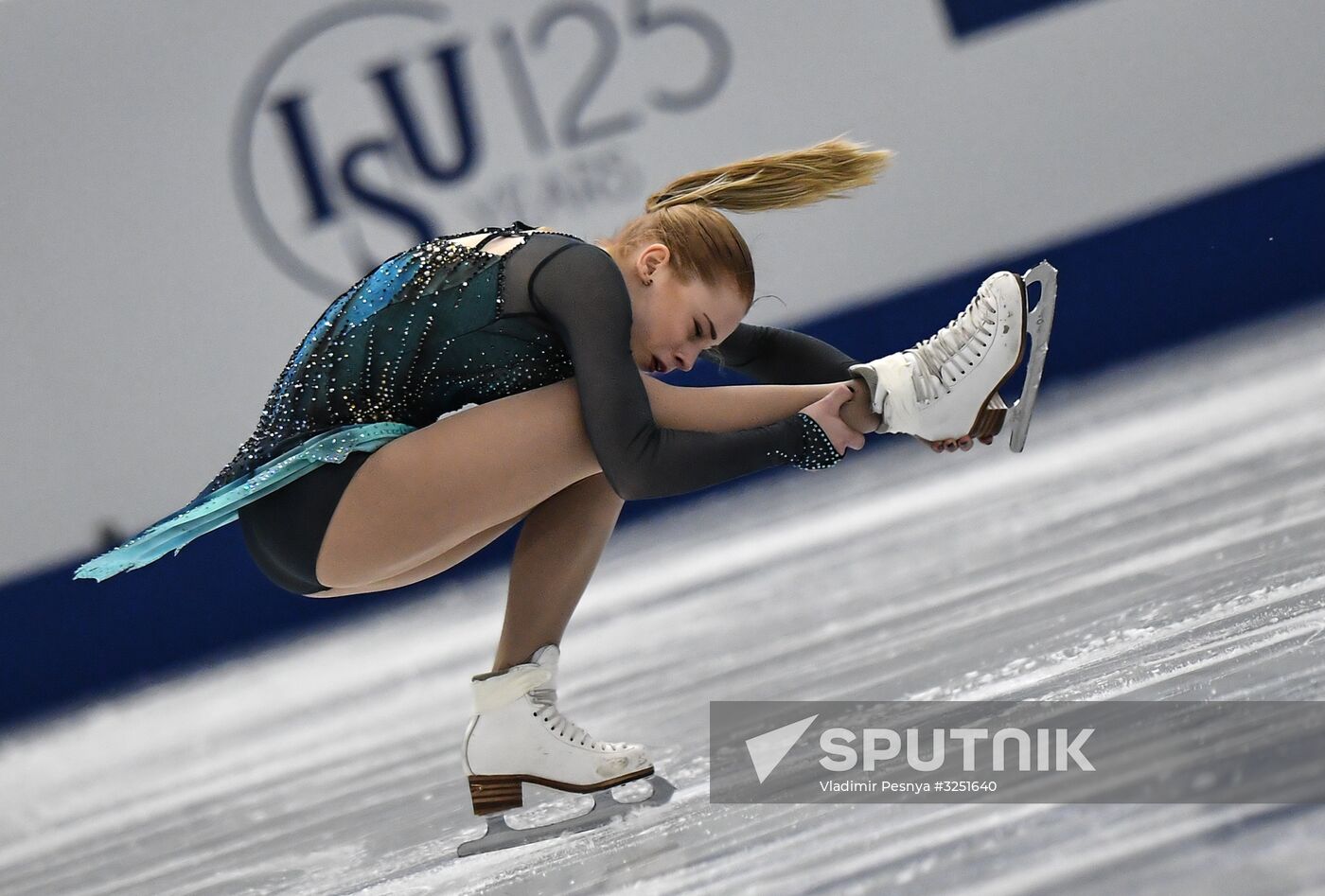 2017–18 ISU Junior Grand Prix Final. Ladies' singles. Short program