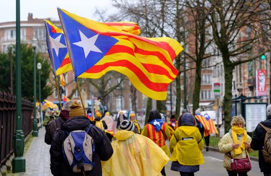 Catalans rally in Brussels in support of Carles Puigdemont