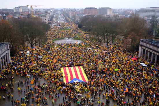 Catalans rally in Brussels in support of Carles Puigdemont