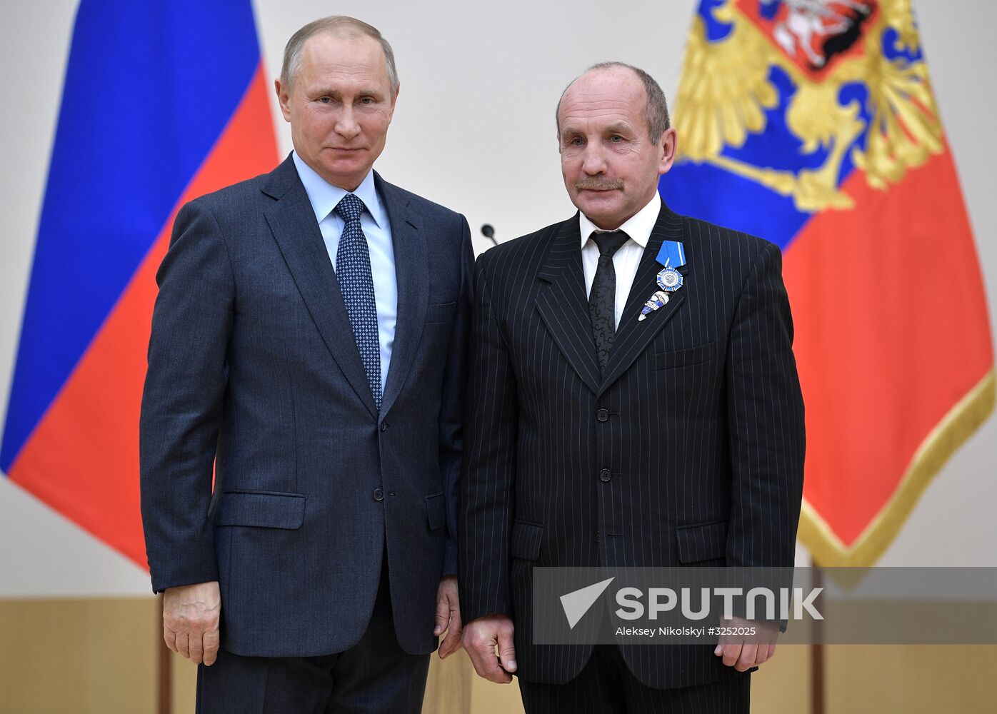 President Putin presents state awards to Rostec Corporation employees