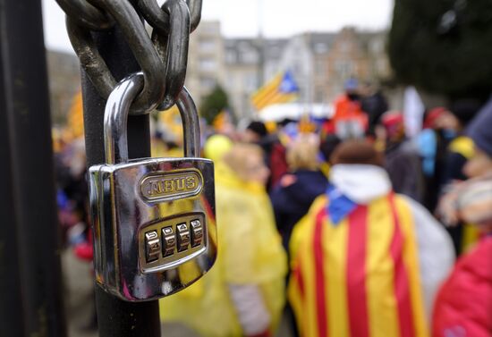 Catalans rally in Brussels in support of Carles Puigdemont