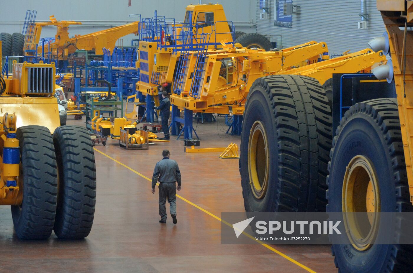 Production of large dump truckis at BelAZ Plant