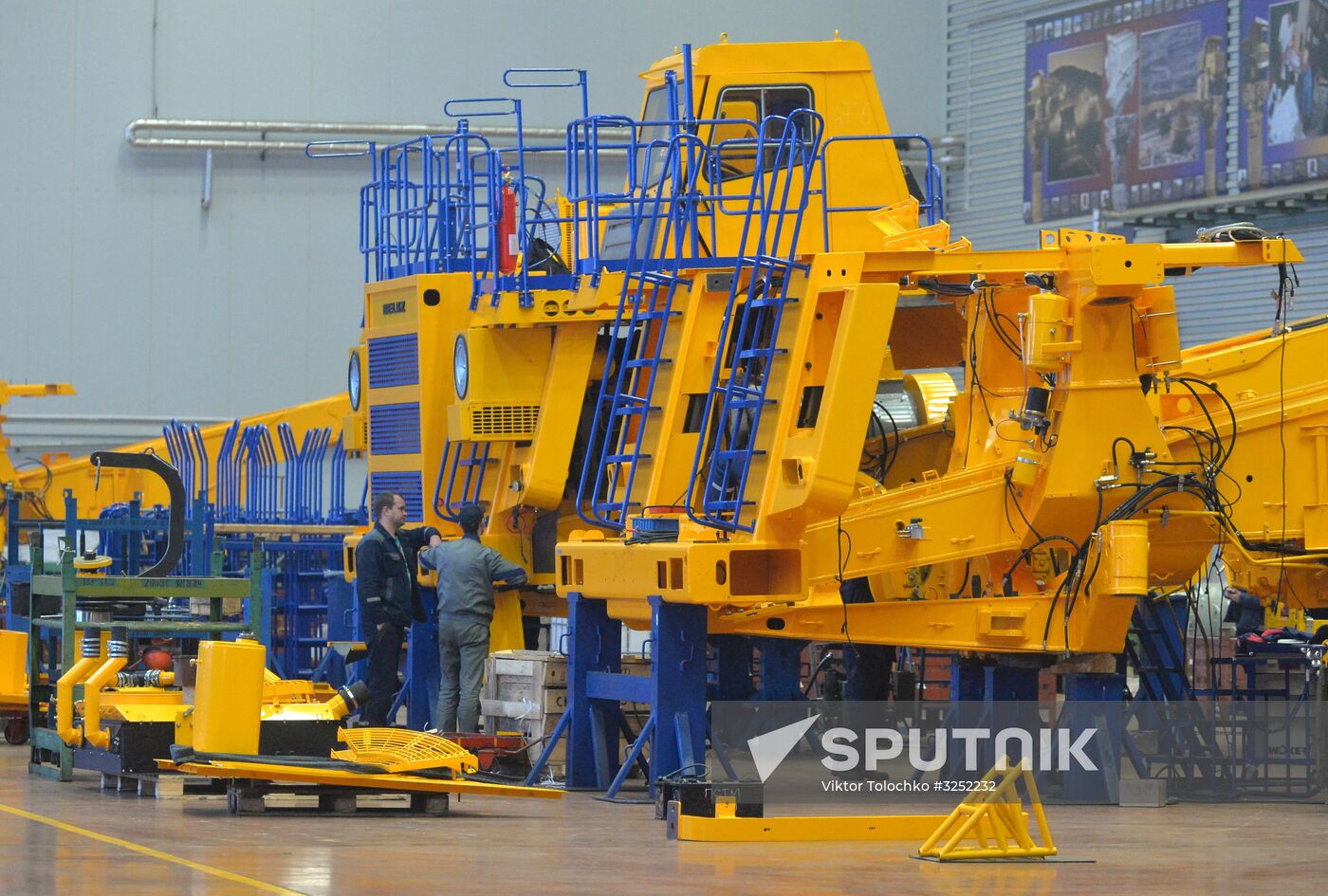 Production of large dump truckis at BelAZ Plant