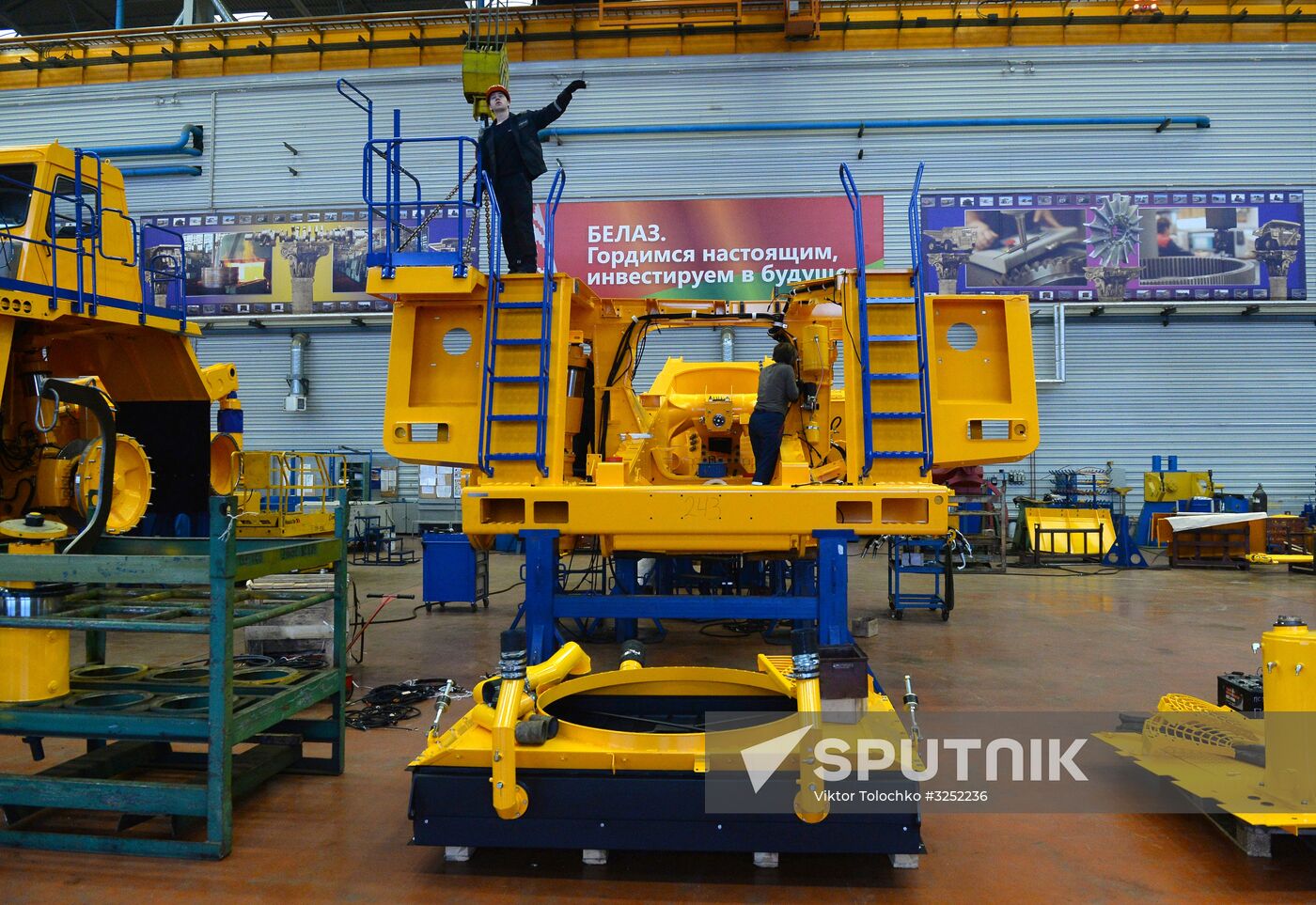 Production of large dump trucks at BelAZ Plant
