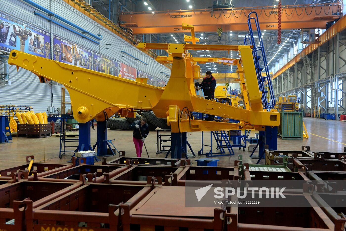 Production of large dump trucks at BelAZ Plant