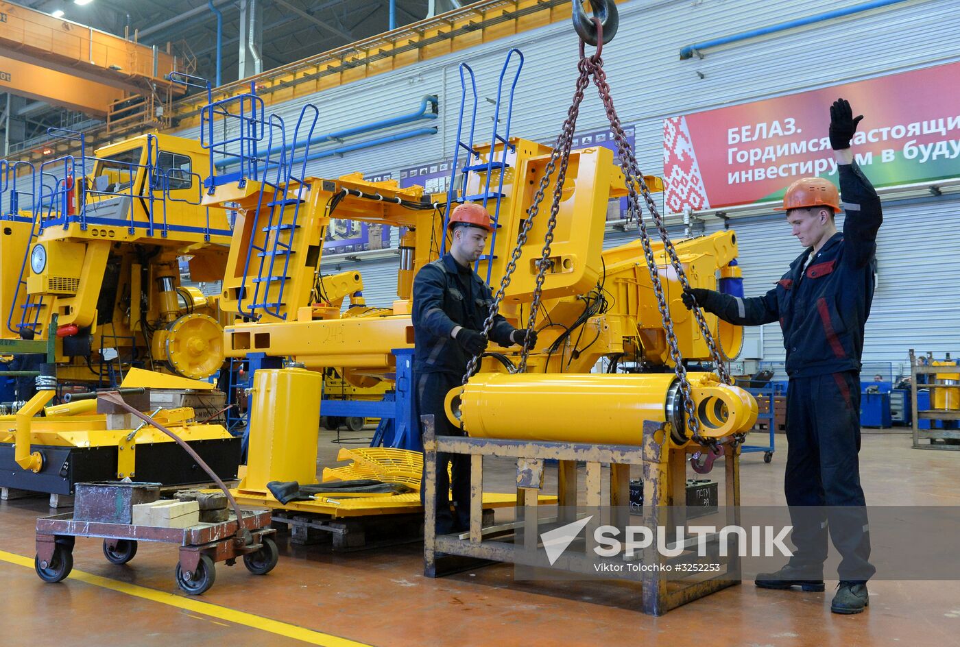 Production of large dump trucks at BelAZ Plant