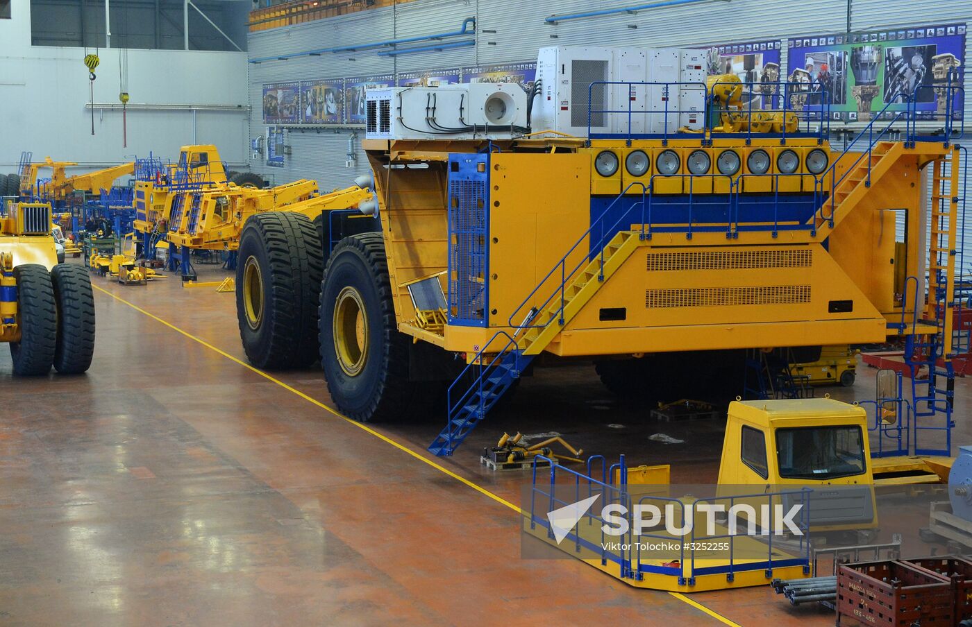 Production of large dump trucks at BelAZ Plant
