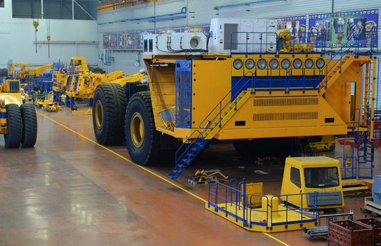 Production of large dump trucks at BelAZ Plant