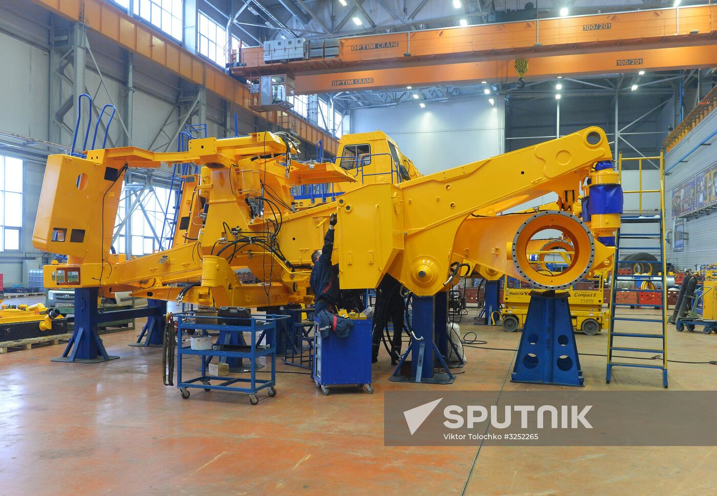 Production of large dump trucks at BelAZ Plant