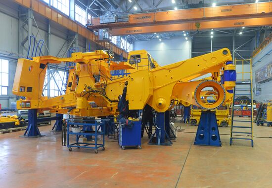 Production of large dump trucks at BelAZ Plant
