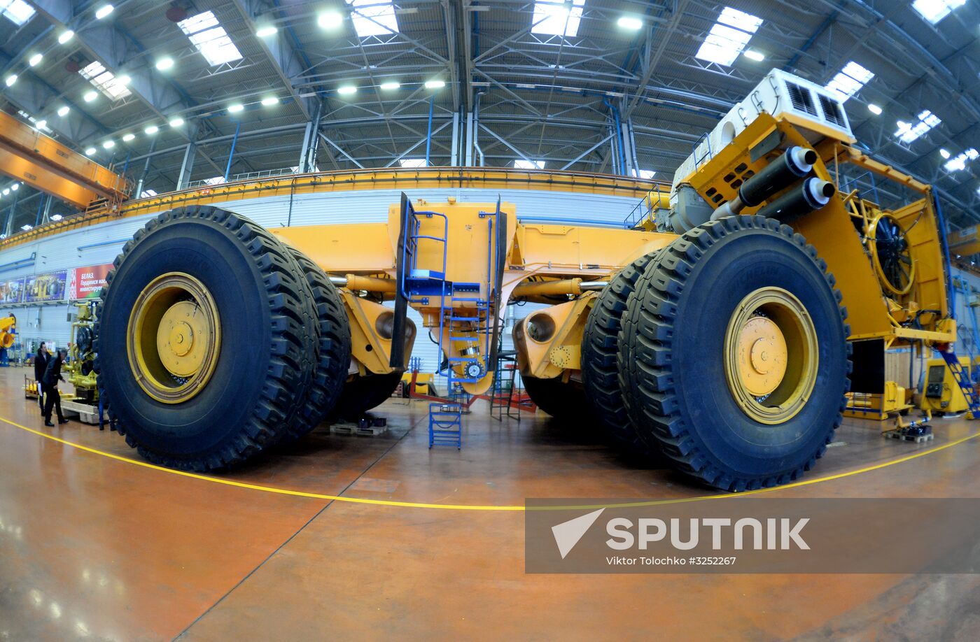 Production of large dump trucks at BelAZ Plant