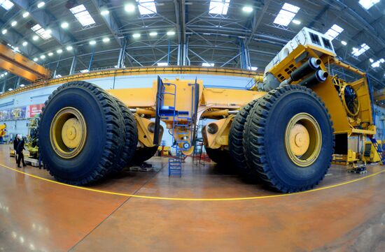 Production of large dump trucks at BelAZ Plant
