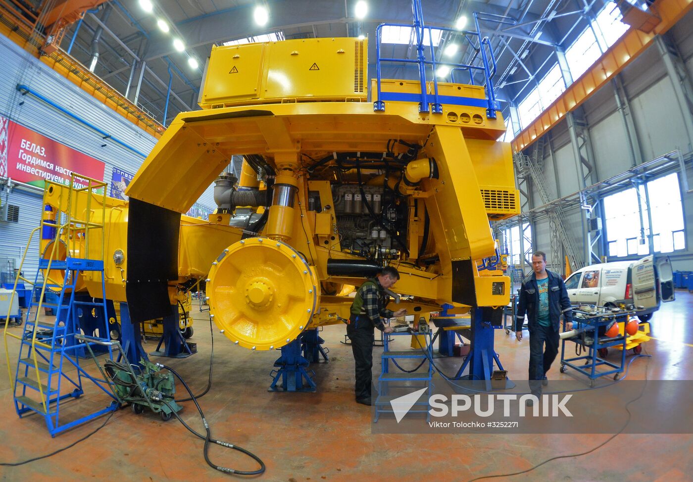 Production of large dump trucks at BelAZ Plant