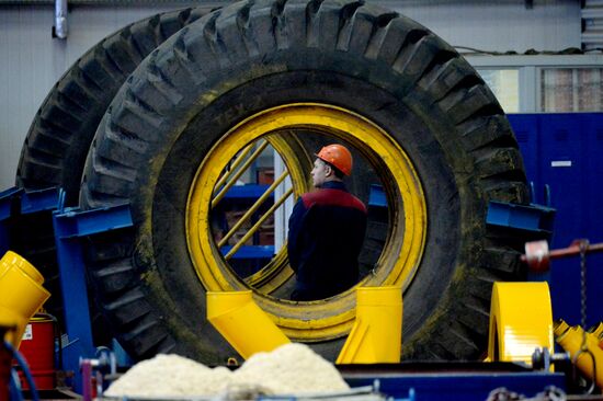 Production of large dump trucks at BelAZ Plant