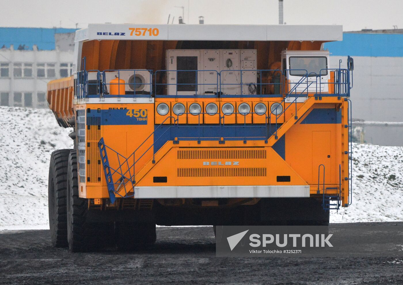 Production of large dump trucks at BelAZ Plant